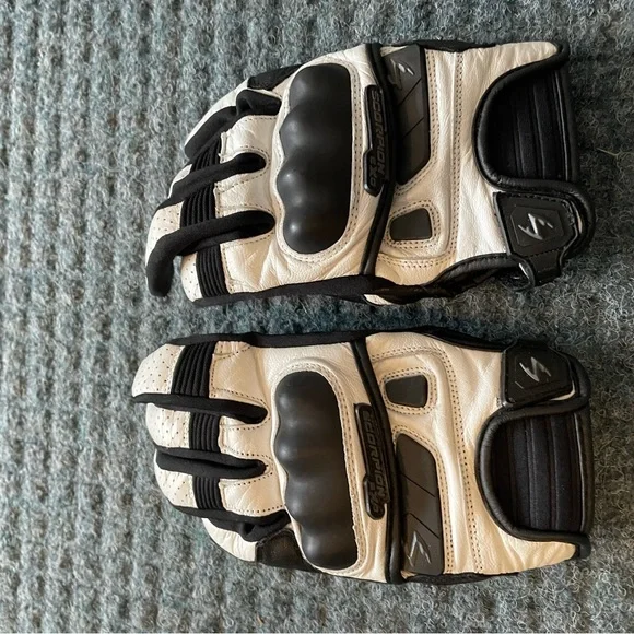 Scorpion Klaw 11 gloves - Picture 2 of 3